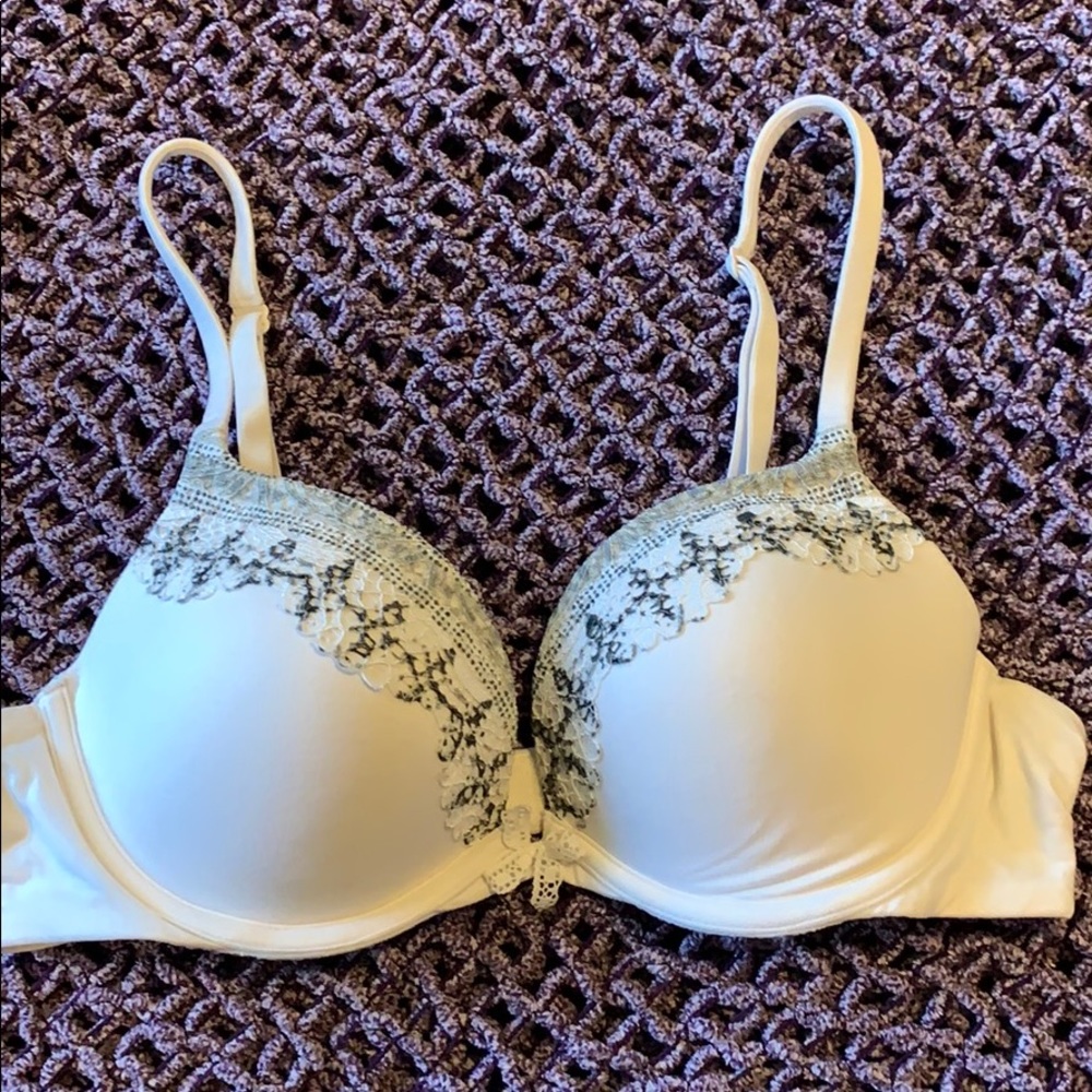 Victoria’s Secret Body Push Up Bra 36B